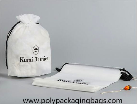 Gravure que imprime sacos geados do armazenamento do cordão do CPE para o saco de empacotamento do vestuário da roupa