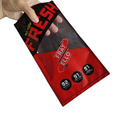 Folha de umidade dentro de sacos humidor de charutos feitos com MOPP PE estrutura de material atendendo ao pedido do cliente fornecendo manutenção de umidade de charutos