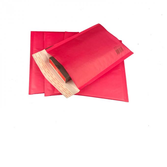 Pequeno cor-de-rosa quente colorido acolchoado envolve os encarregados do envio da correspondência coloridos autoadesivos 0 da bolha